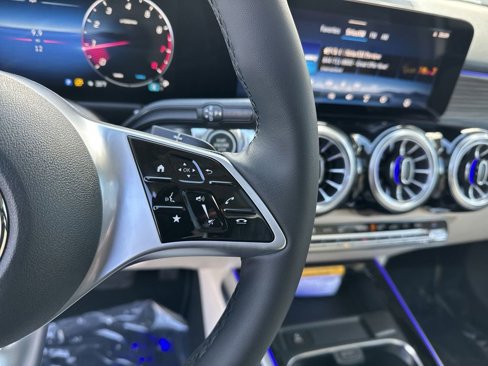 New 2025 Mercedes-Benz GLB 250 4MATIC image 21