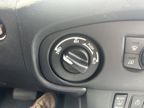 Used 2024 Nissan Frontier SV w/ SV Convenience Package image 37