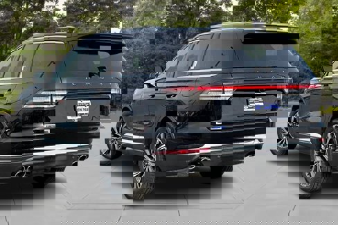 New 2025 Lincoln Aviator AWD image 3