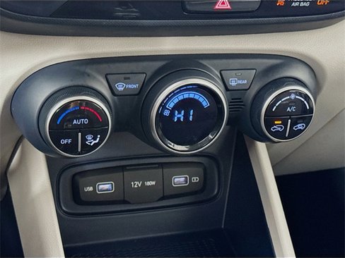 Used 2022 Hyundai Venue Limited image 13