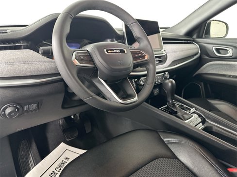 Used 2024 Jeep Compass Latitude image 17