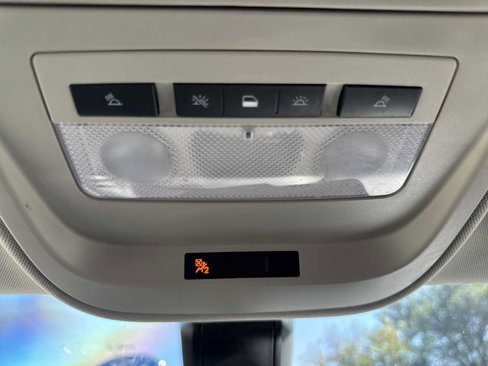 Used 2015 GMC Canyon SLE image 33