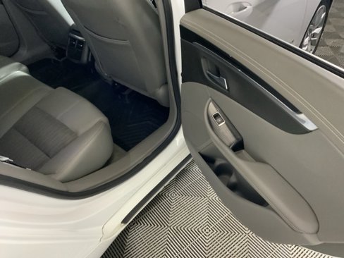 Used 2017 Chevrolet Impala LT image 32