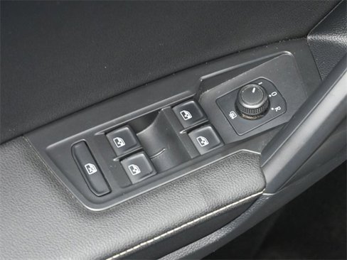Used 2023 Volkswagen Tiguan S image 13