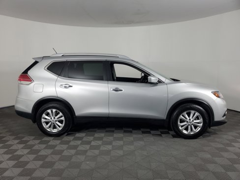 Used 2014 Nissan Rogue SV image 3