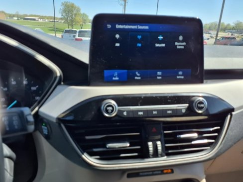 Used 2020 Ford Escape SE image 16