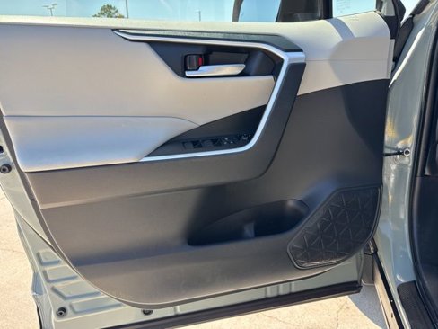 Used 2019 Toyota RAV4 XLE image 30