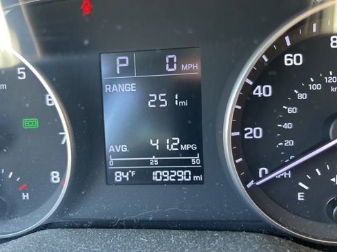 Used 2017 Hyundai Elantra SE image 8