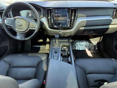 Used 2018 Volvo XC60 T6 Momentum w/ Advanced Package image 12