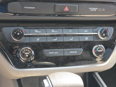 Used 2020 Kia Sedona LX image 6