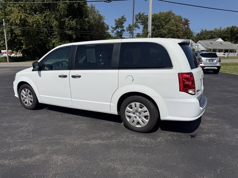 Used 2020 Dodge Grand Caravan SE w/ UConnect Hands-Free Group image 10