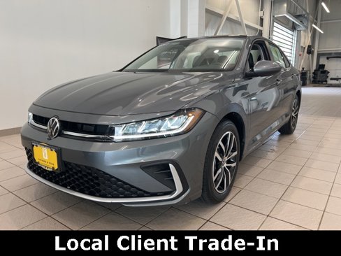 Used 2025 Volkswagen Jetta SE image 3