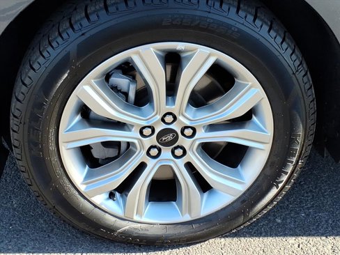 Certified 2024 Ford Edge Titanium image 9
