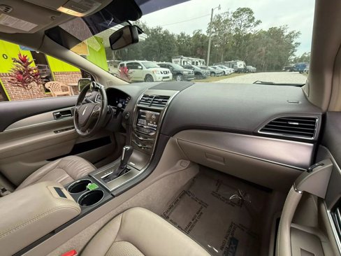 Used 2013 Lincoln MKX FWD image 11