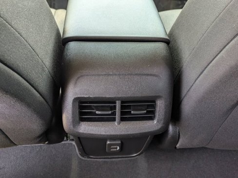 Used 2019 Chevrolet Equinox LT w/ Driver Convenience Package image 16