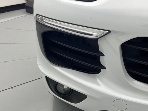 Used 2015 Porsche Cayenne S image 54