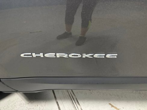 Used 2021 Jeep Cherokee Latitude Lux w/ Comfort/Convenience Group image 35