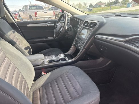 Used 2017 Ford Fusion SE w/ Fusion SE Technology Package image 20