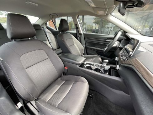 Used 2024 Nissan Altima 2.5 SV image 13
