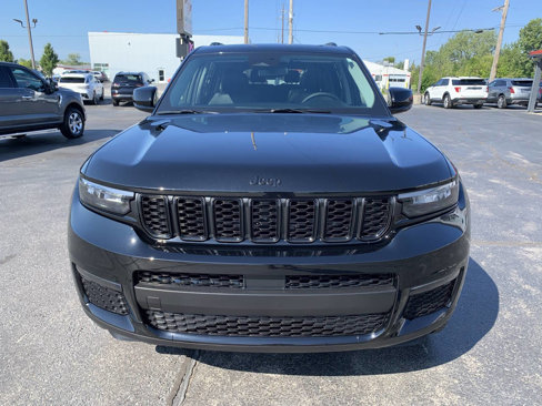 Used 2023 Jeep Grand Cherokee L Limited w/ Black Appearance Package image 4