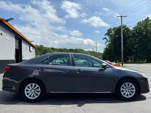 Used 2012 Toyota Camry L image 7