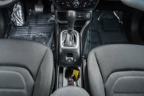 Used 2019 Jeep Renegade Latitude image 26