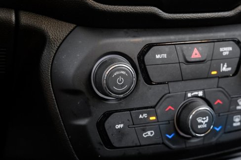 Used 2021 Jeep Renegade Limited w/ Sun & Sound Group image 37