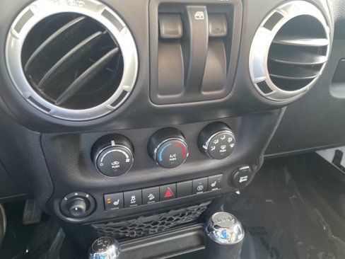 Used 2014 Jeep Wrangler Sahara w/ Connectivity Group image 21