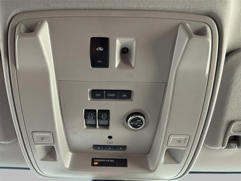 Used 2015 Cadillac Escalade Premium image 28