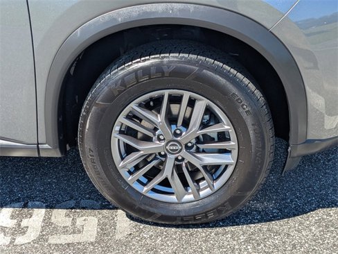 Used 2023 Nissan Rogue S image 10
