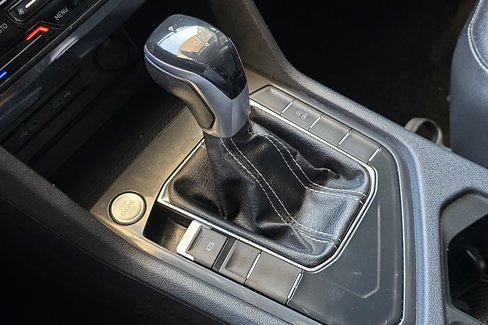 Used 2022 Volkswagen Tiguan SE image 22