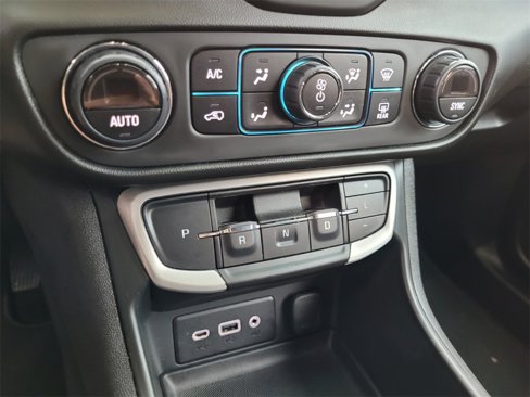 Used 2022 GMC Terrain SLE w/ Driver Convenience Package image 17
