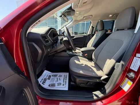 Used 2022 Ford Escape SE w/ SE Sport Appearance Package image 19