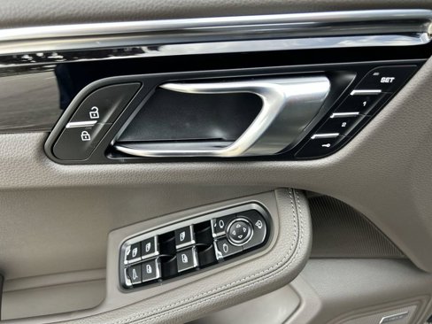 New 2025 Porsche Macan image 17