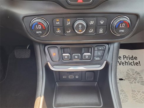 Used 2020 GMC Terrain SLT w/ Preferred Package image 17
