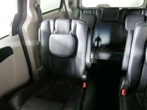 Used 2017 Dodge Grand Caravan SXT image 12