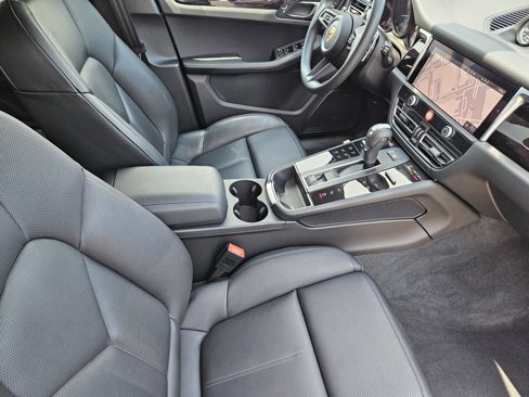 Certified 2025 Porsche Macan Turbo image 20