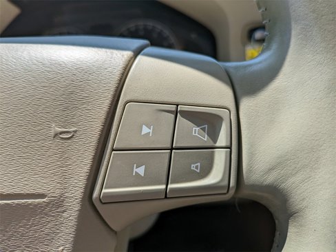 Used 2008 Volvo V70 image 24