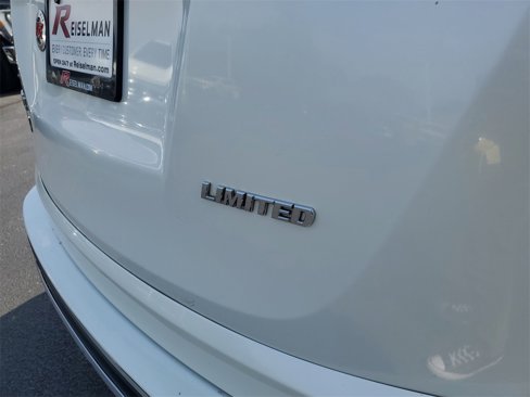 Used 2016 Toyota RAV4 Limited image 6