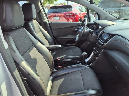 Used 2022 Chevrolet Trax LT w/ LT Convenience Package image 26