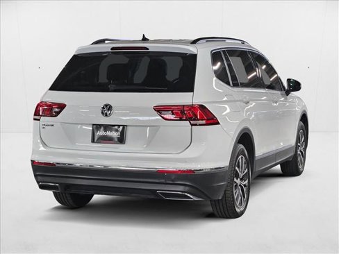 Used 2020 Volkswagen Tiguan SE w/ Panoramic Sunroof Package image 5