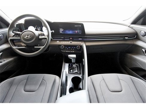 Used 2024 Hyundai Elantra SEL image 9
