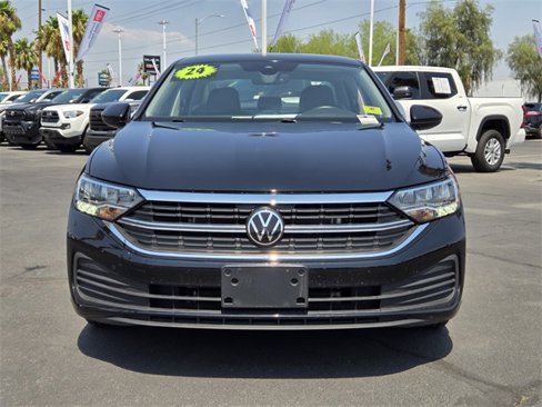 Used 2024 Volkswagen Jetta SE image 8