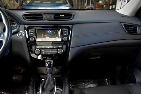 Used 2018 Nissan Rogue SL w/ Premium Package image 16