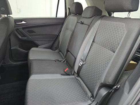 Used 2018 Volkswagen Tiguan S image 13