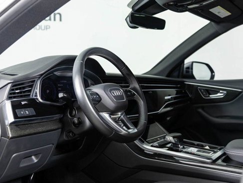 Used 2019 Audi Q8 Premium image 11