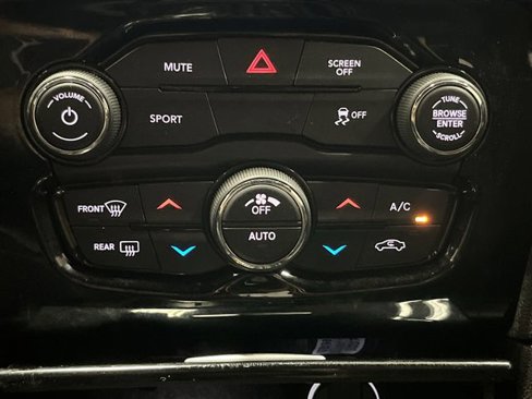 Used 2019 Chrysler 300 S image 20