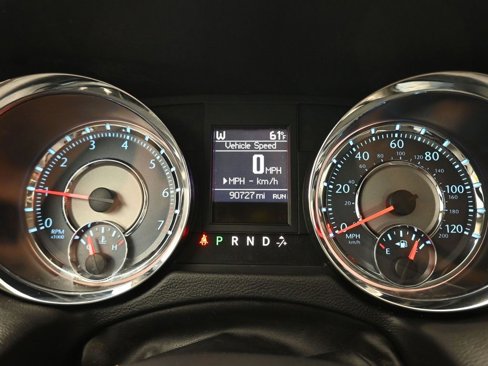 Used 2015 Chrysler Town & Country Touring-L w/ Driver Convenience Group image 15