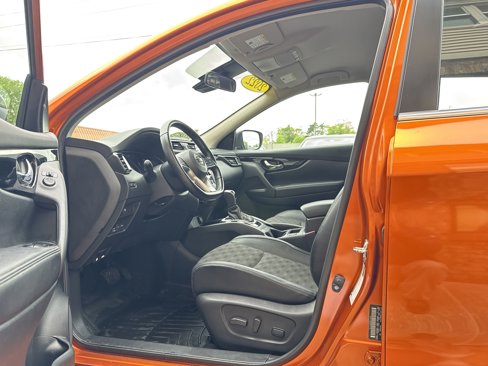 Used 2022 Nissan Rogue Sport SV w/ Technology Package image 9