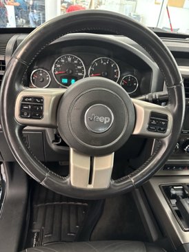 Used 2012 Jeep Liberty Limited Jet w/ Comfort/Convenience Group image 12